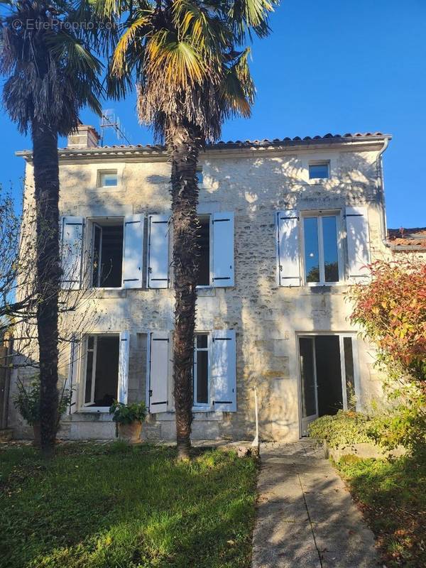 Maison à BOURG-CHARENTE