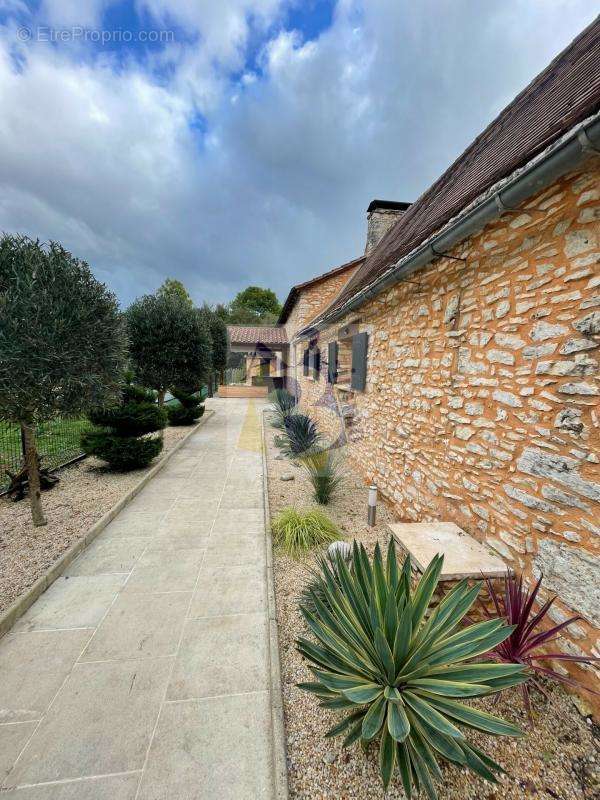 Maison à SAVIGNAC-LES-EGLISES