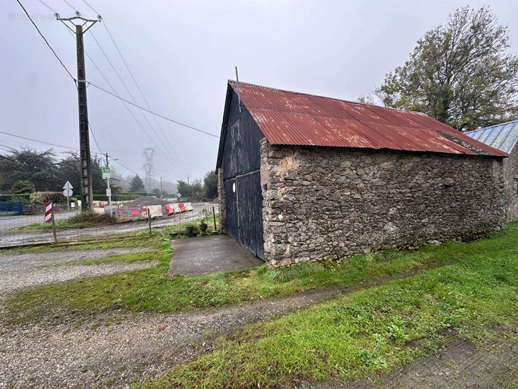 Parking à PRINQUIAU