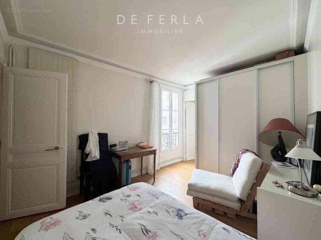 Appartement à PARIS-14E