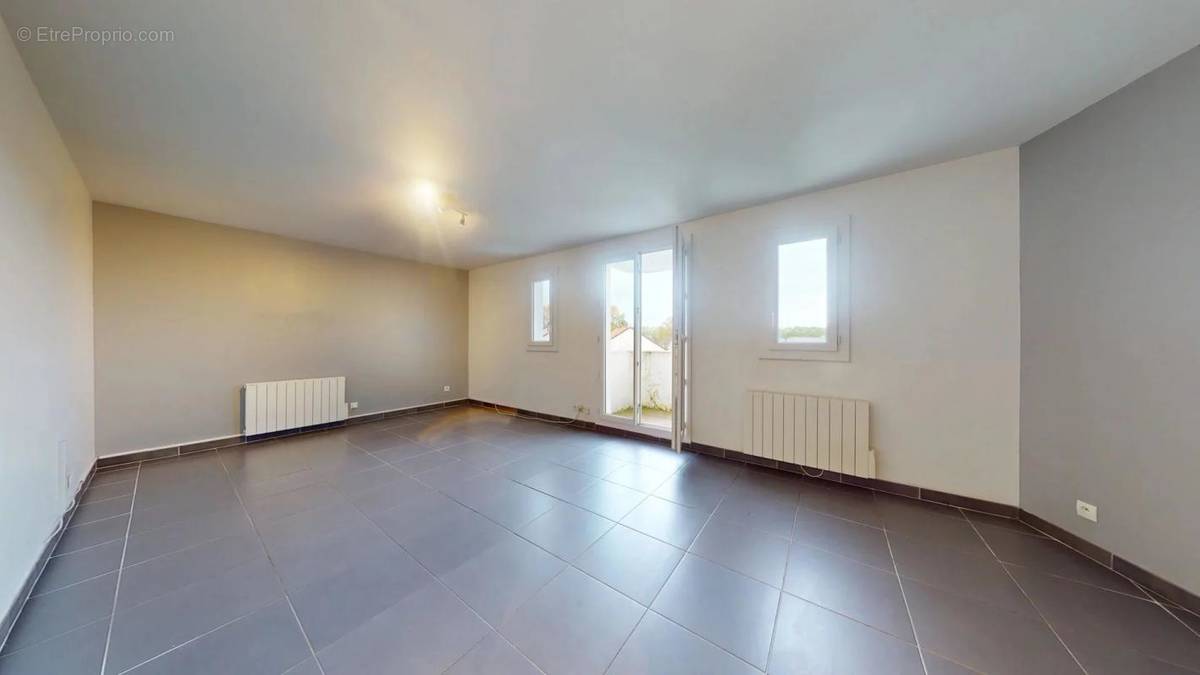 Appartement à VOISINS-LE-BRETONNEUX