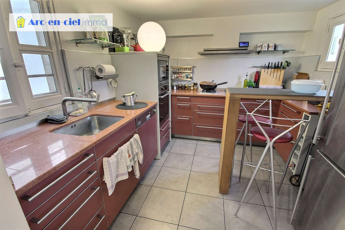 Appartement à PARIS-3E