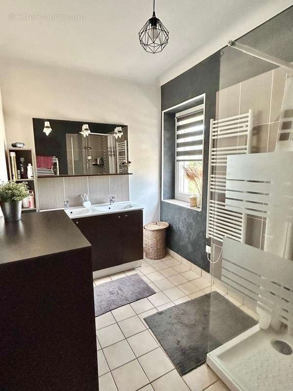 Appartement à MONTCEAU-LES-MINES