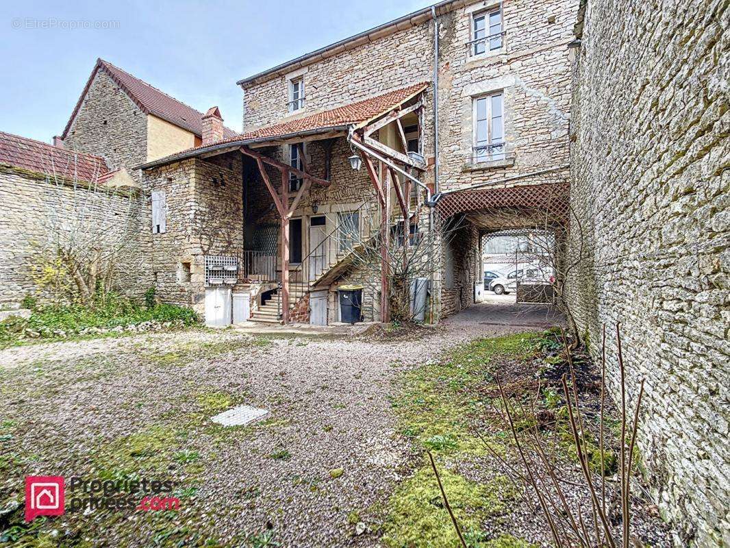 Maison à L&#039;ISLE-SUR-SEREIN