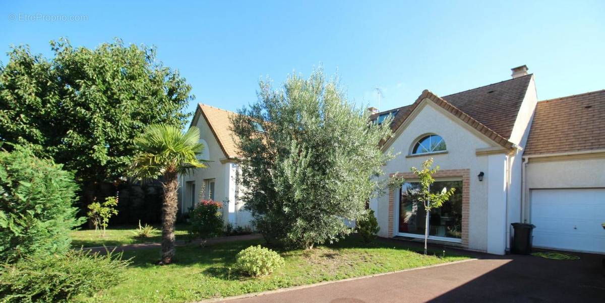 Maison à LES CLAYES-SOUS-BOIS