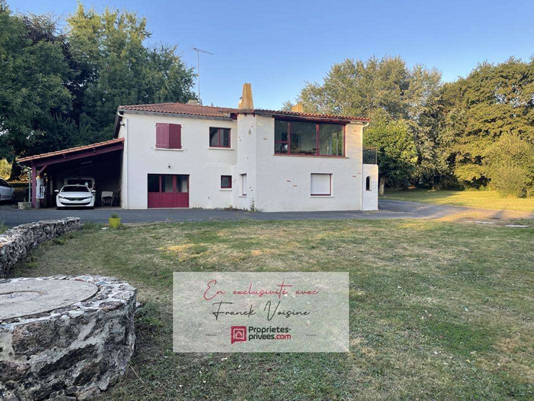 Maison à LES HERBIERS