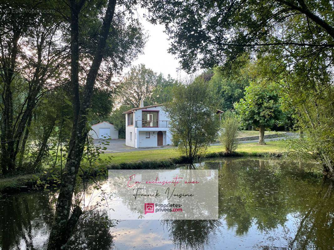 Maison à LES HERBIERS