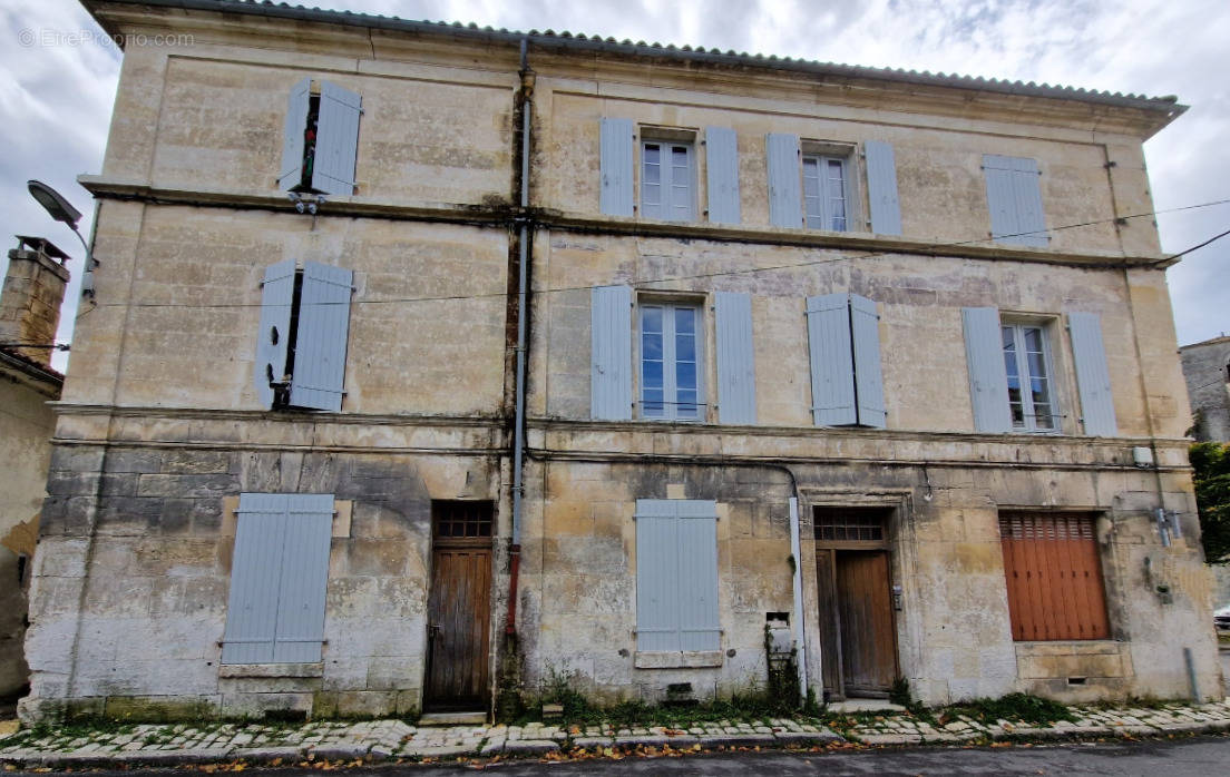 Maison à CHATEAUNEUF-SUR-CHARENTE