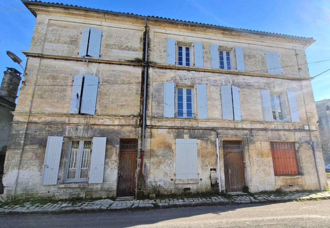 Maison à CHATEAUNEUF-SUR-CHARENTE