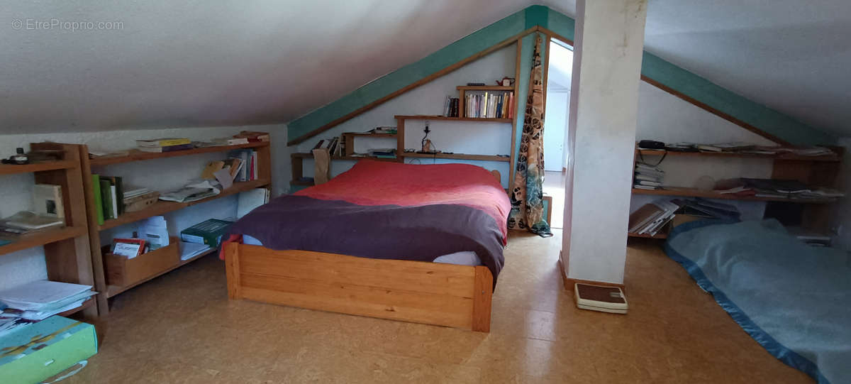 Appartement à PUGET-THENIERS