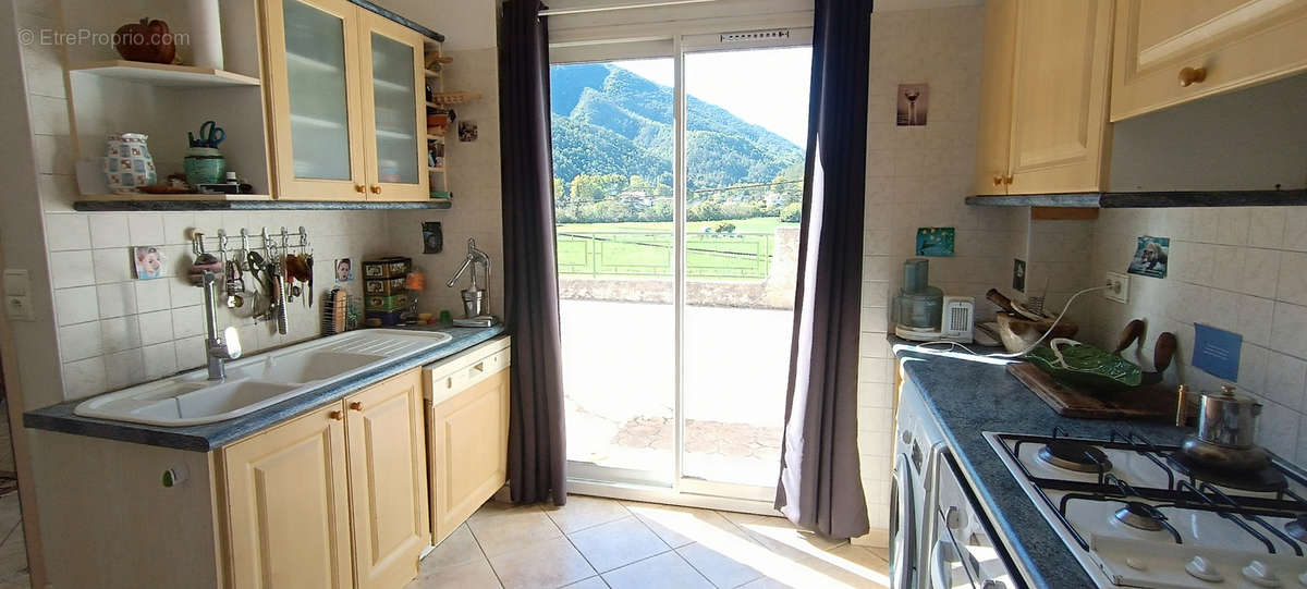 Appartement à PUGET-THENIERS