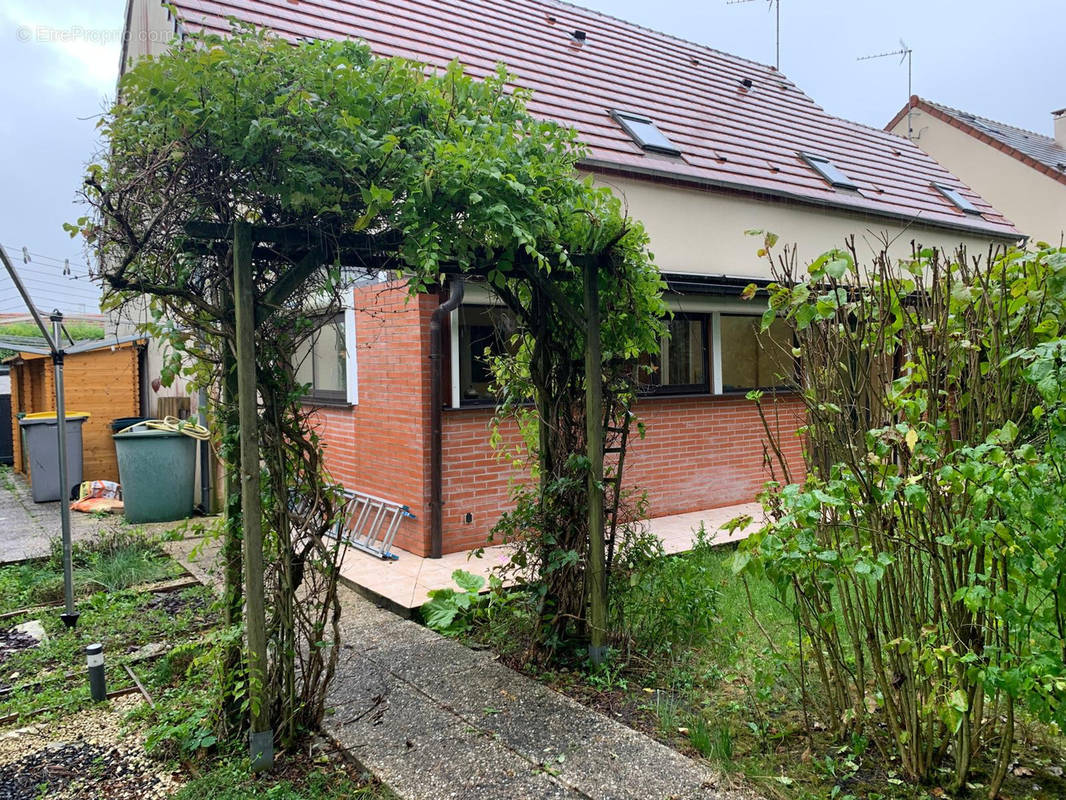 Maison à SAINT-JEAN-DE-LA-RUELLE