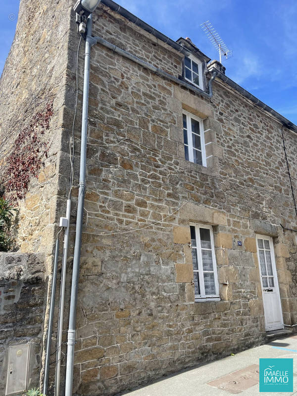 Maison à SAINT-JACUT-DE-LA-MER