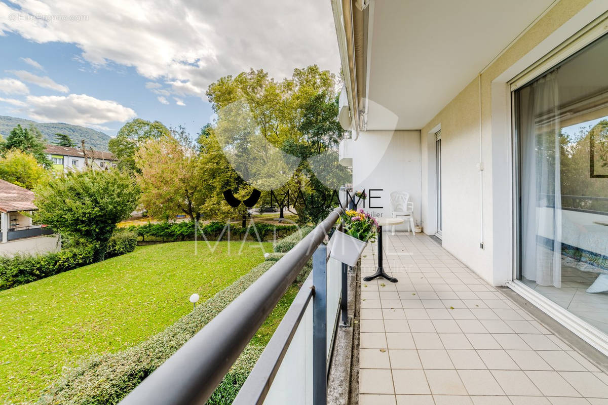 terrasse de 12 m² avec vue balcon avec vue #avendre #immobilier #saintmartindheres #smh #Appartement #T3 #vue #vuemontagne #balconavivre - Appartement à SAINT-MARTIN-D&#039;HERES