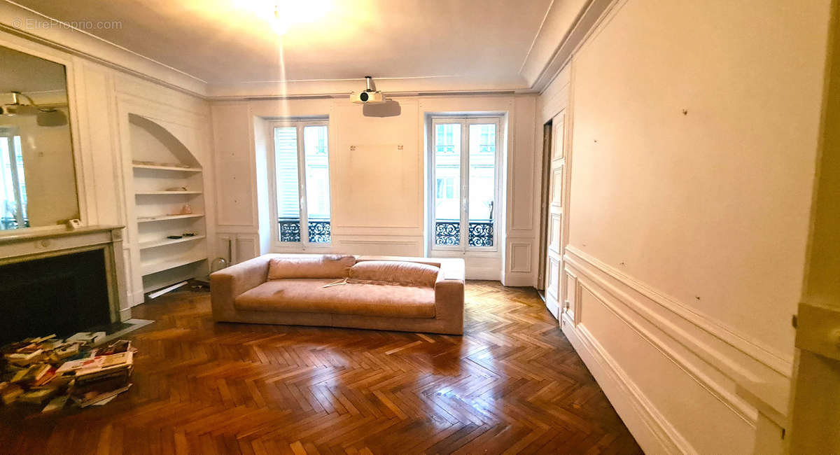 Appartement à PARIS-9E