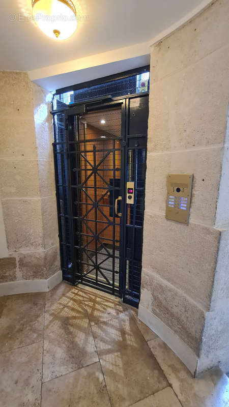 Appartement à PARIS-9E