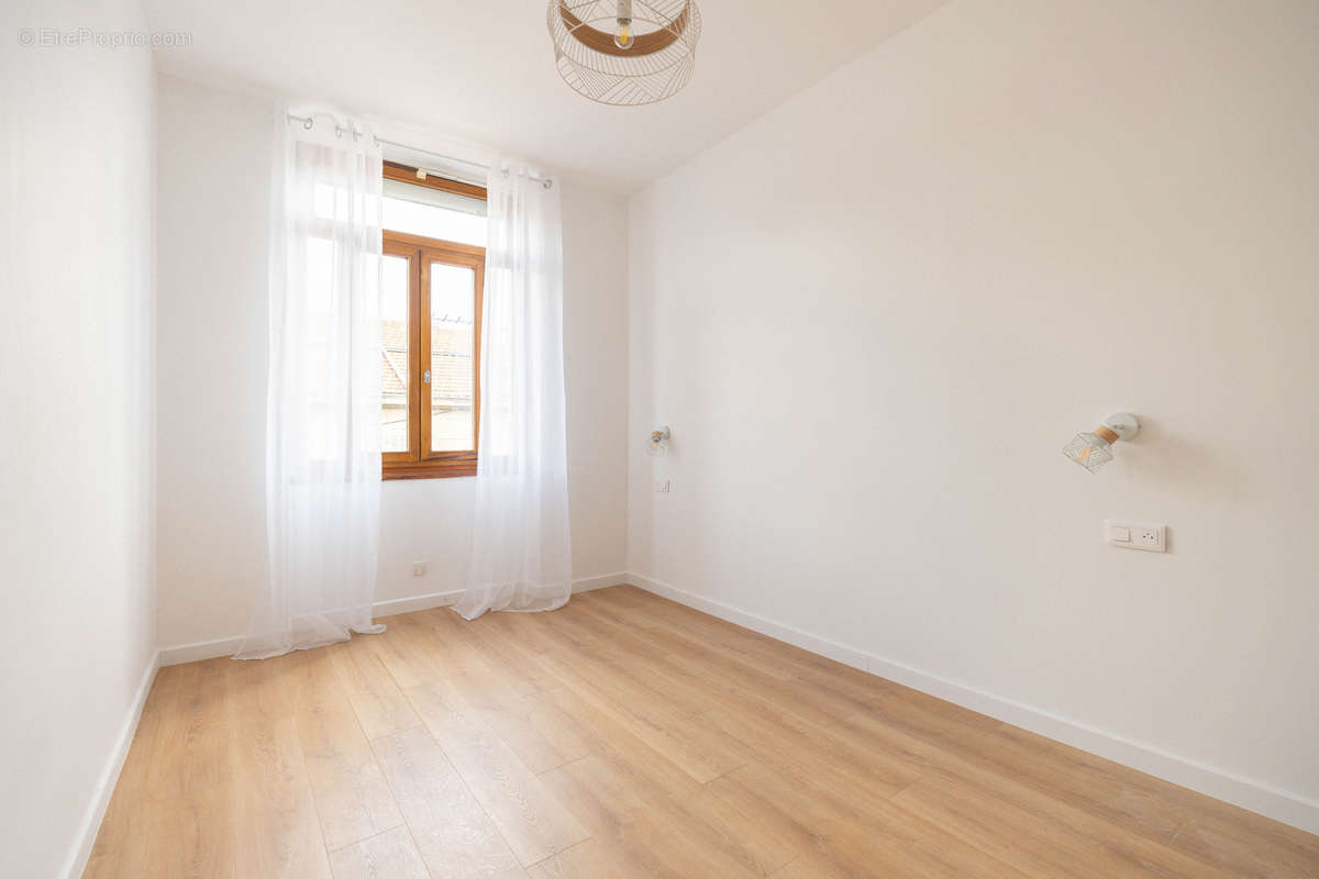 Appartement à MARSEILLE-4E