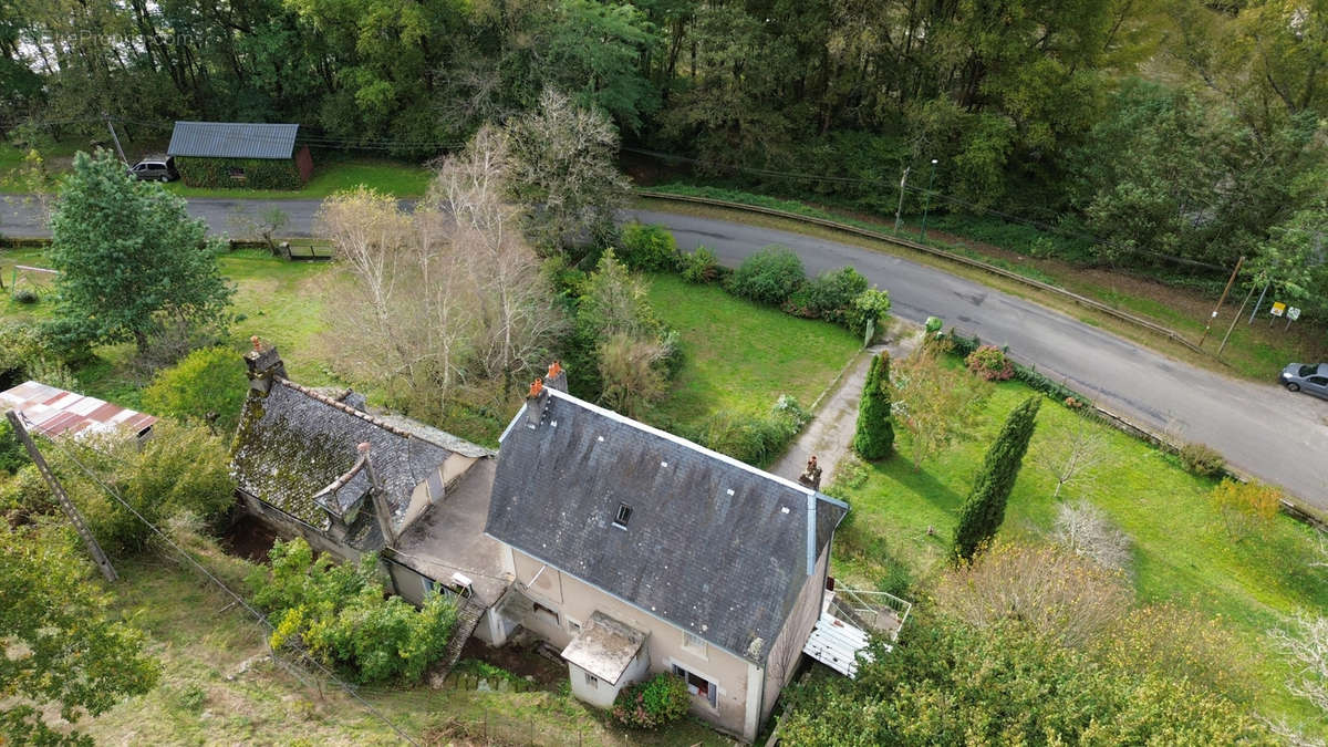 Maison à ENTRAYGUES-SUR-TRUYERE