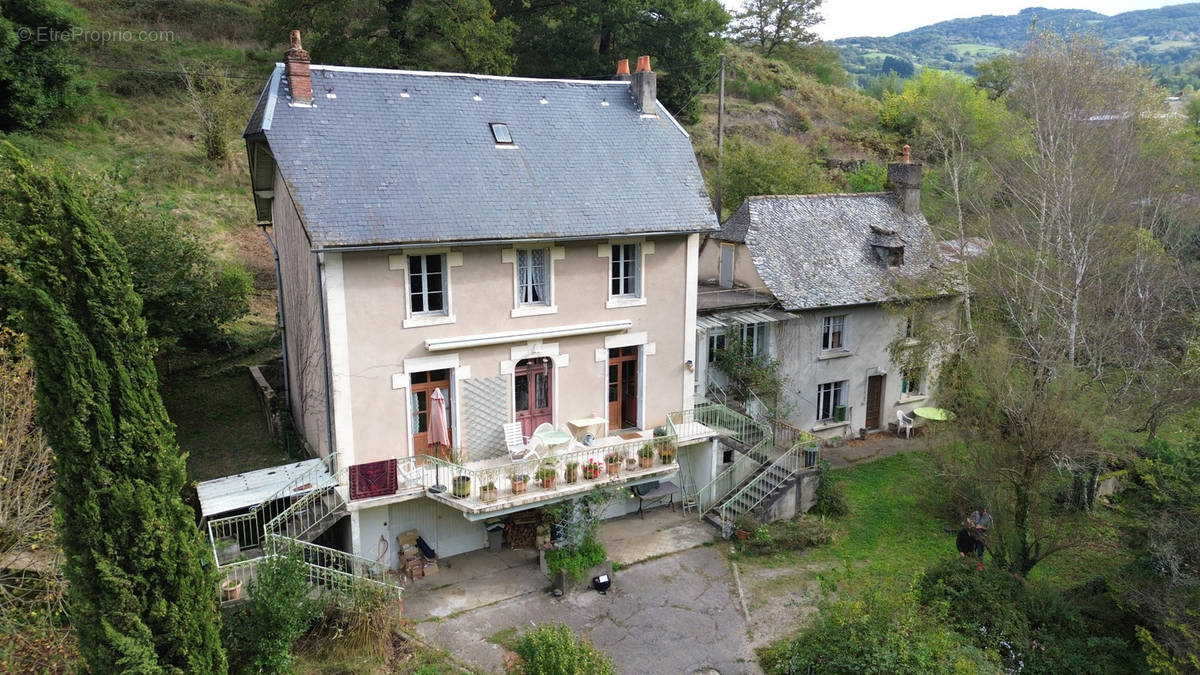 Maison à ENTRAYGUES-SUR-TRUYERE