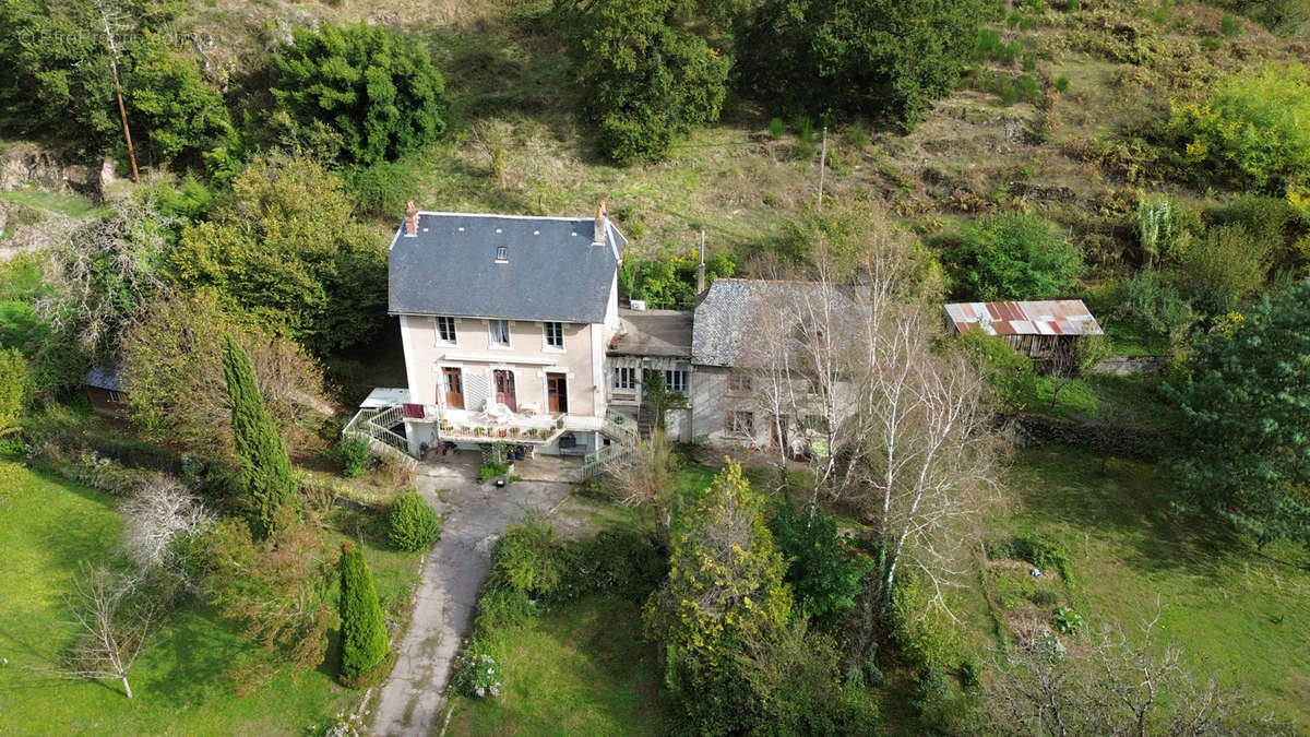 Maison à ENTRAYGUES-SUR-TRUYERE