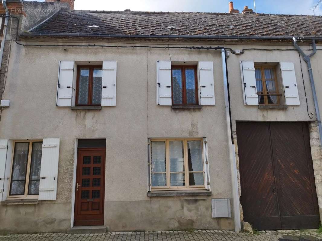 Maison à BEAUNE-LA-ROLANDE