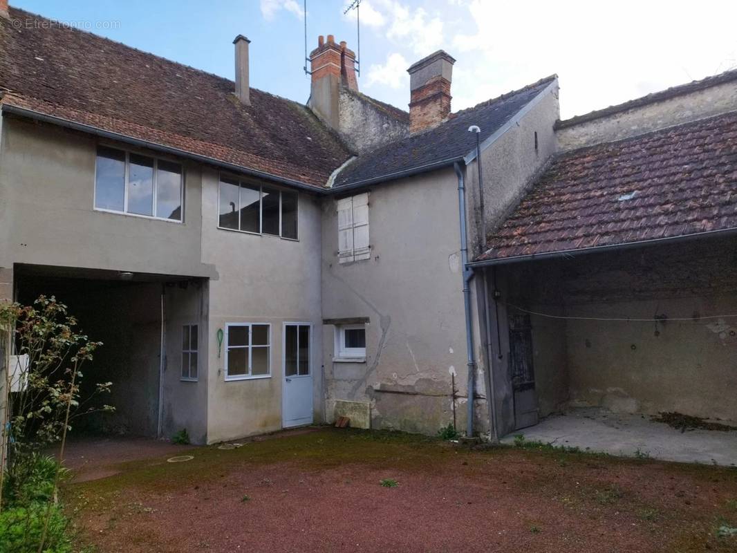 Maison à BEAUNE-LA-ROLANDE