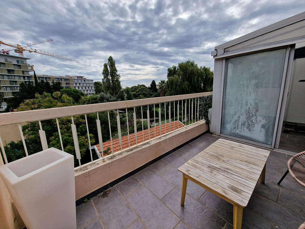 Appartement à SAINT-LAURENT-DU-VAR