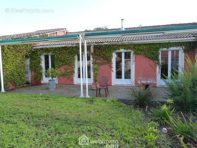 Nous terminons par la vue de la maison côté jardin ! A très vite pour une visite physique... - Maison à SAINT-MEDARD-EN-JALLES