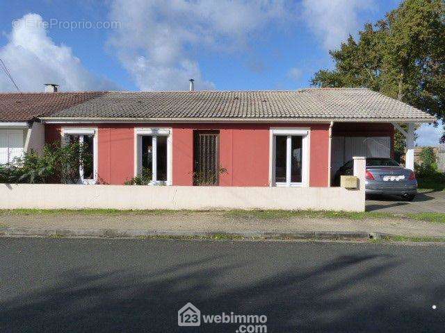 Voici la maison de plain-pied de 100 m² mitoyenne d&#039;un côté avec garage de 30 m² - Maison à SAINT-MEDARD-EN-JALLES