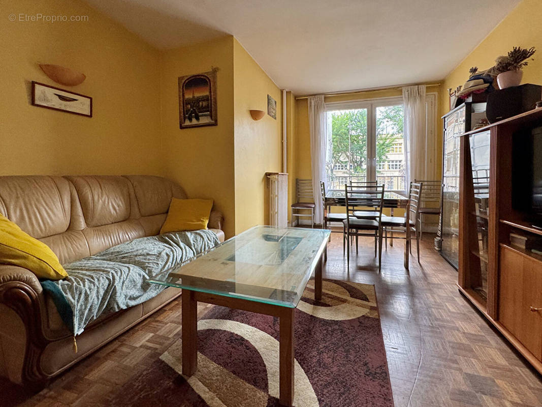 Appartement à PARIS-10E