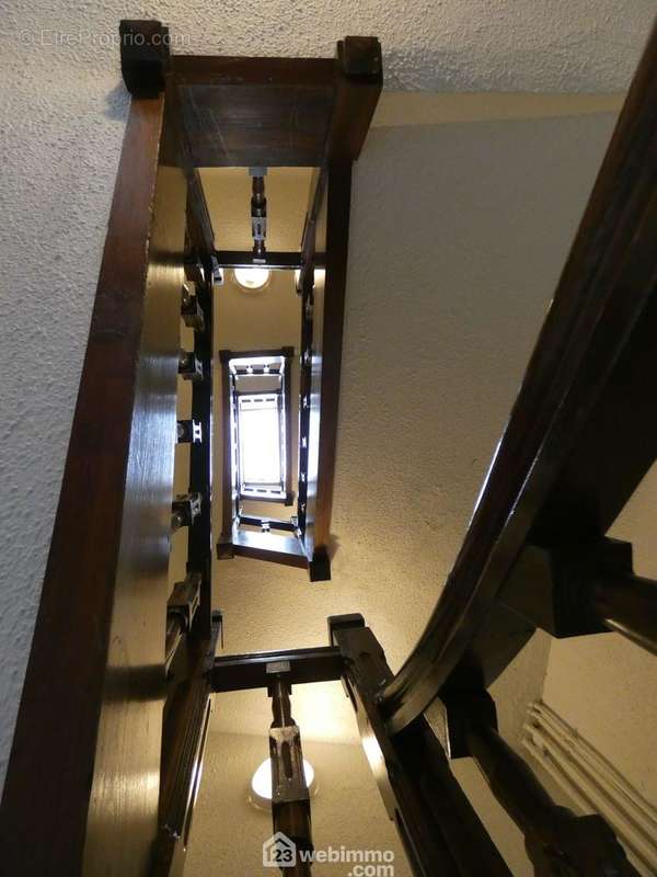 Situé au 1er étage sans ascenseur. - Appartement à CHATELLERAULT