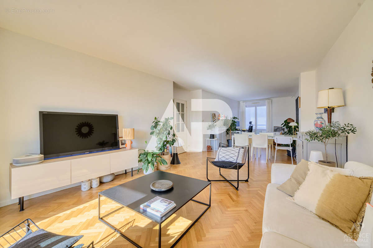 Appartement à SURESNES