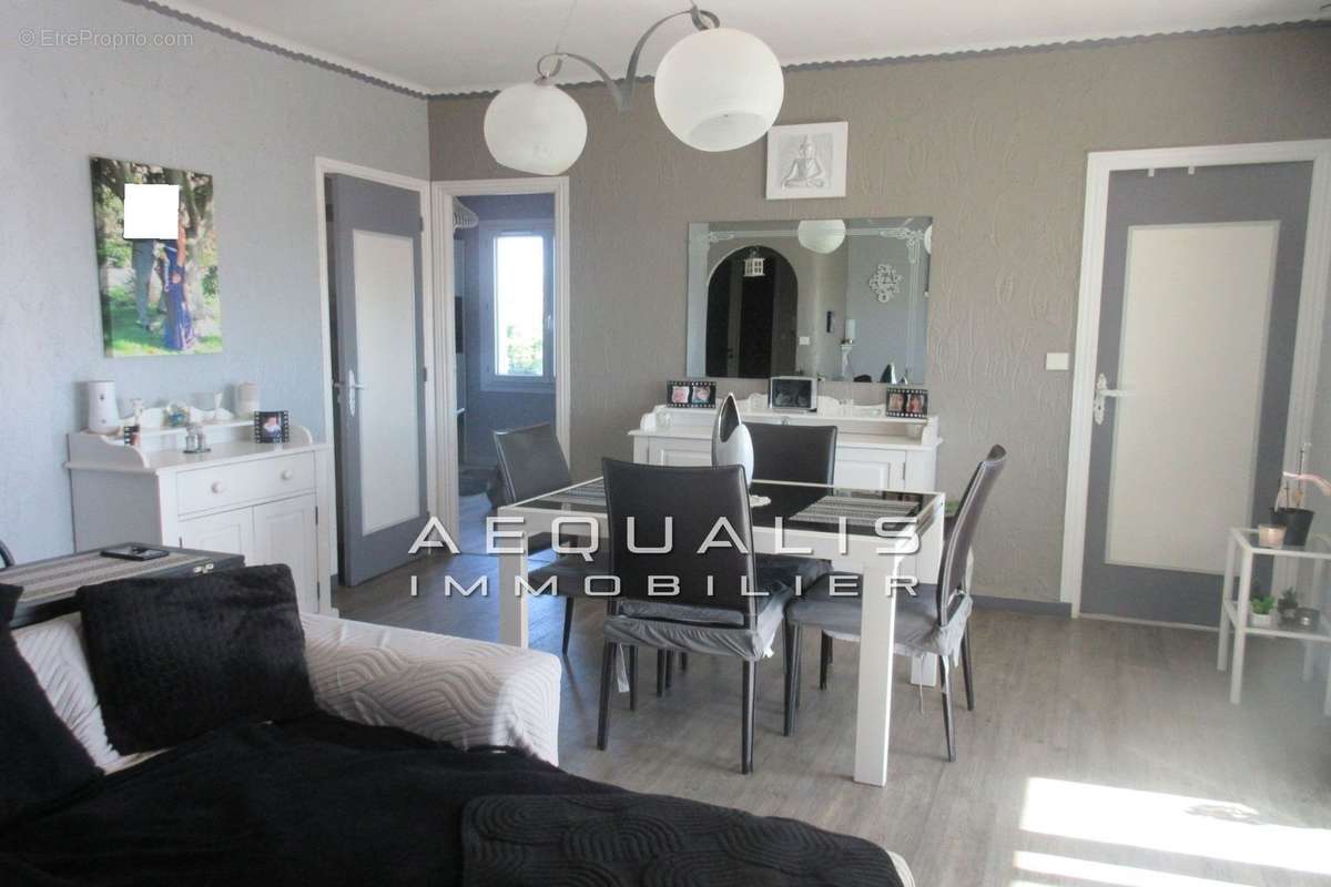 Appartement à SAINT-LAURENT-DU-VAR