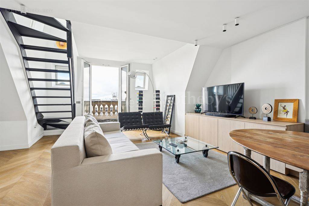 Appartement à PARIS-16E