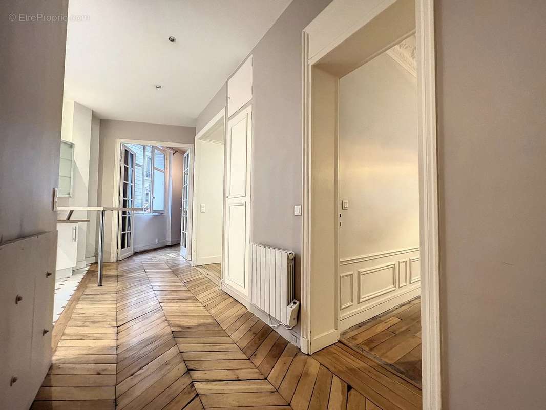 Appartement à PARIS-16E