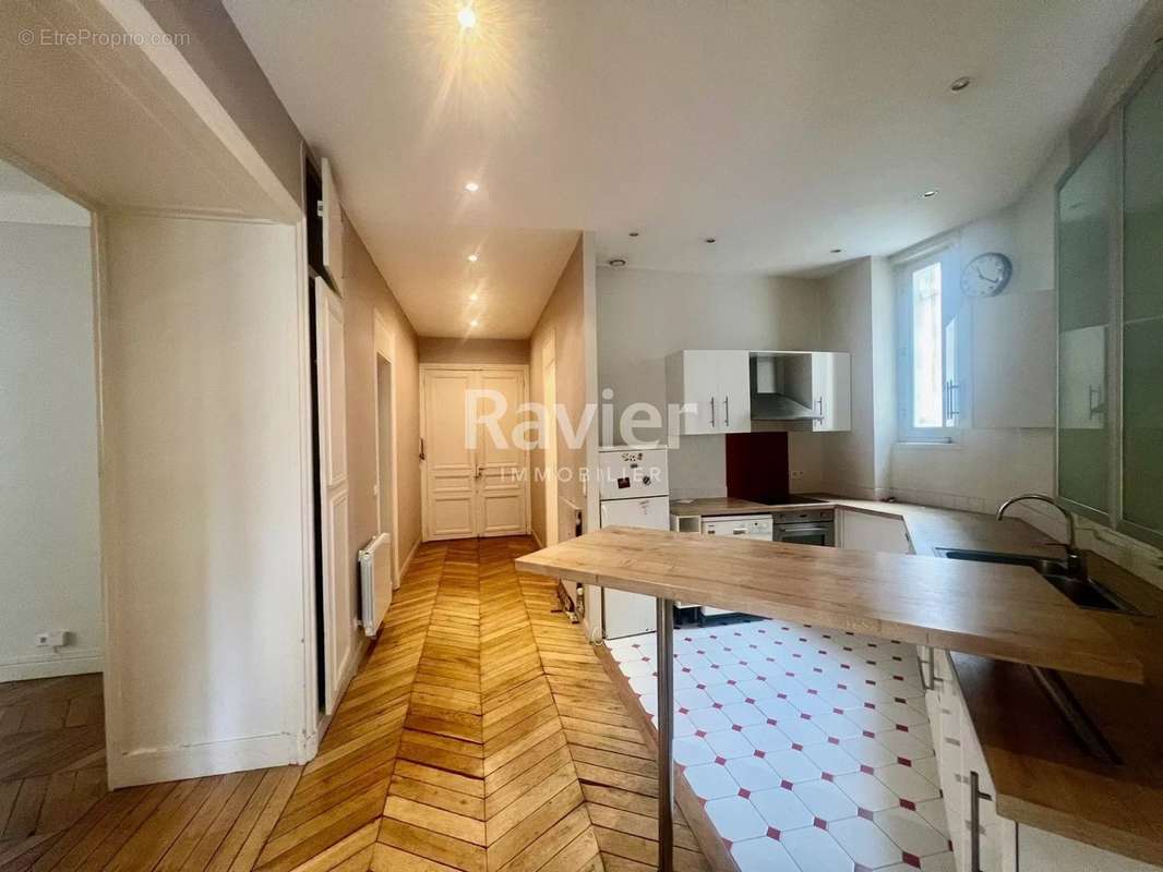 Appartement à PARIS-16E