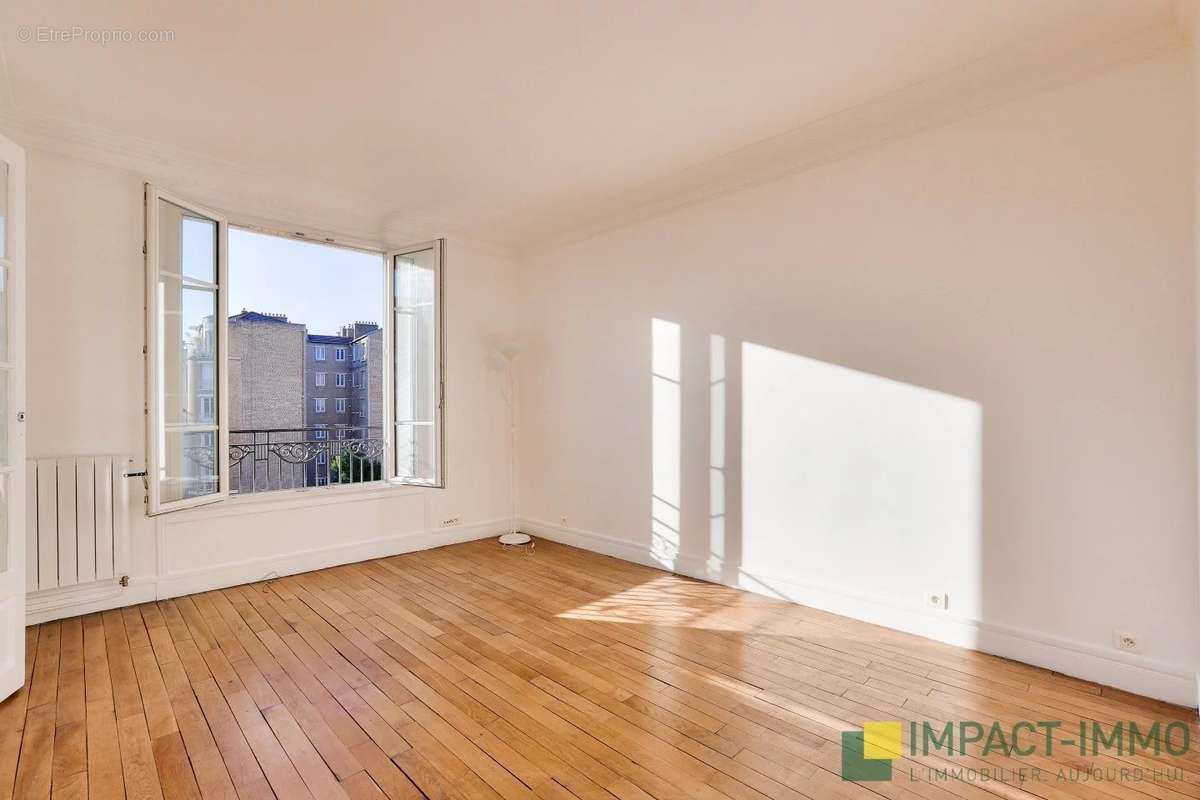 Appartement à COURBEVOIE