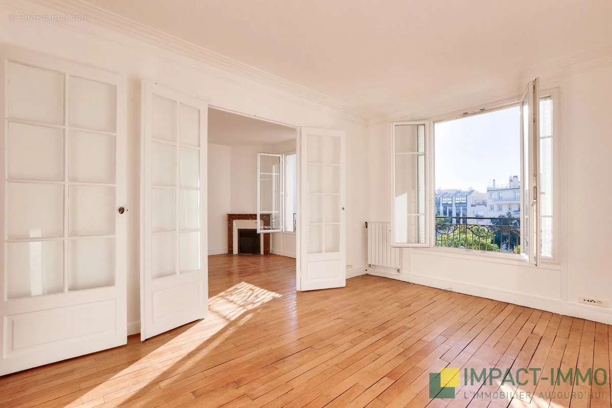 Appartement à COURBEVOIE