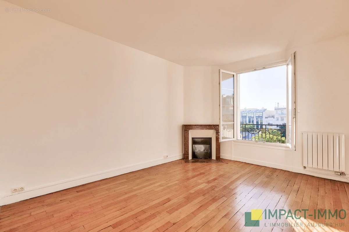 Appartement à COURBEVOIE