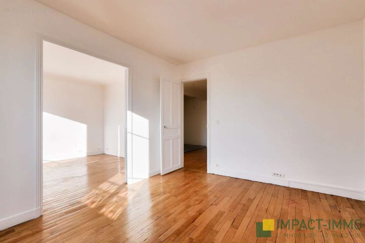 Appartement à COURBEVOIE