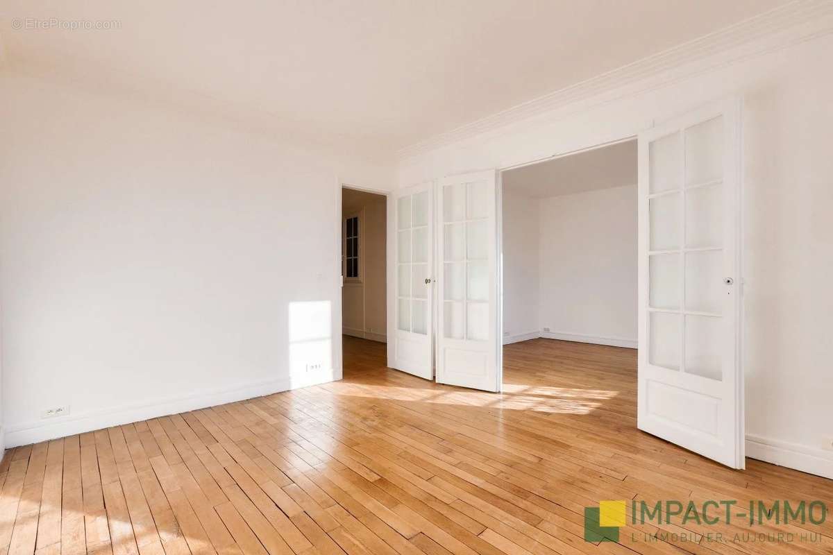 Appartement à COURBEVOIE