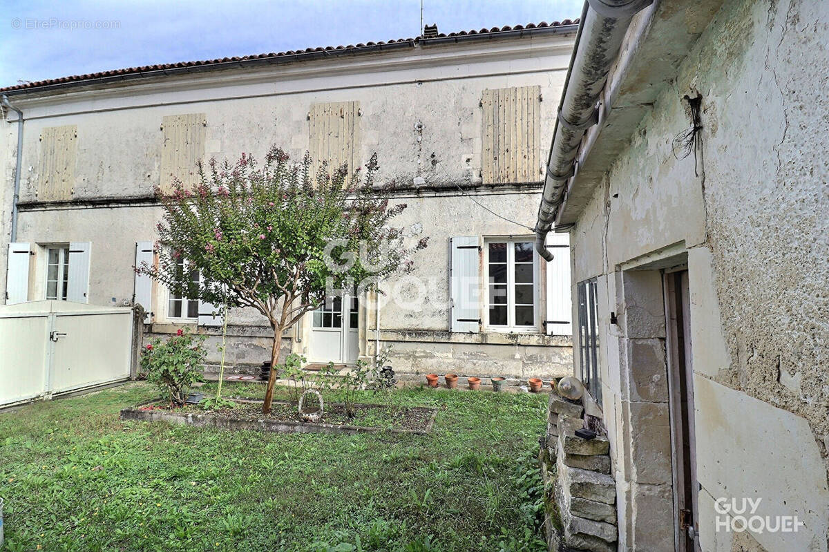 Maison à SAINT-GEORGES-DU-BOIS