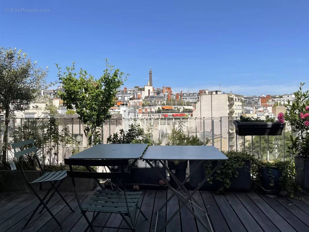 Appartement à PARIS-16E