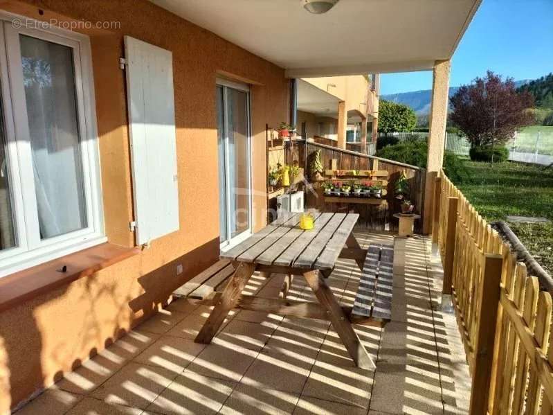 Appartement à LARAGNE-MONTEGLIN