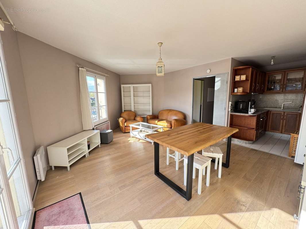 Appartement à VILLIERS-LE-BACLE