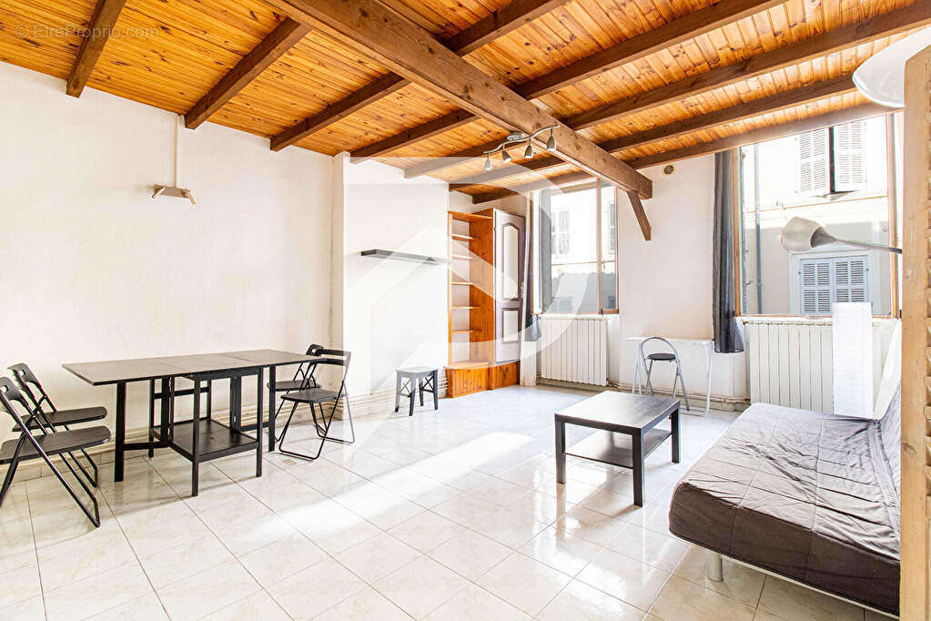 Appartement à MARSEILLE-1E