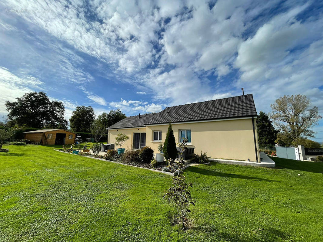 Maison à DURDAT-LAREQUILLE