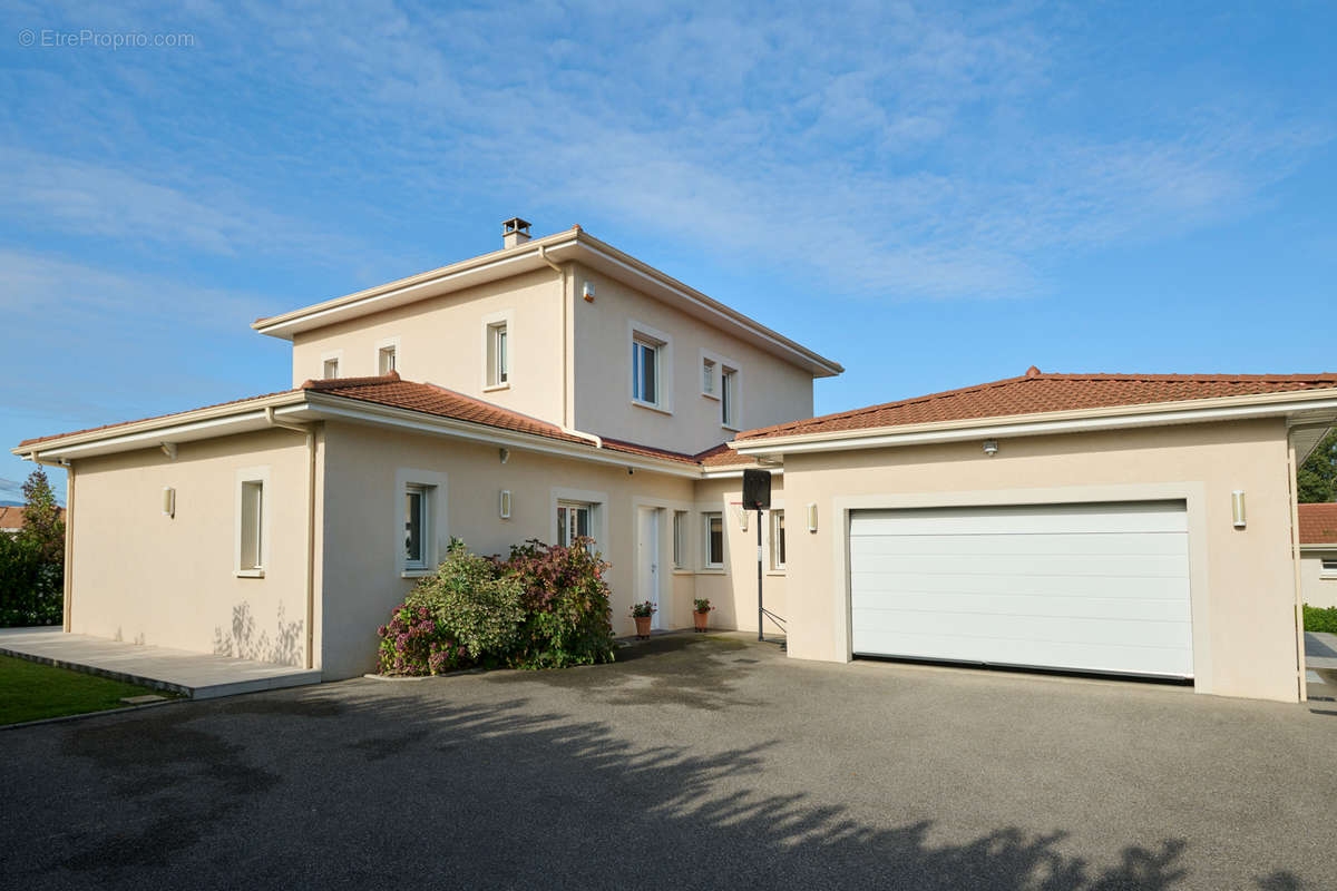 Maison à SAINT-CYR-SUR-LE-RHONE