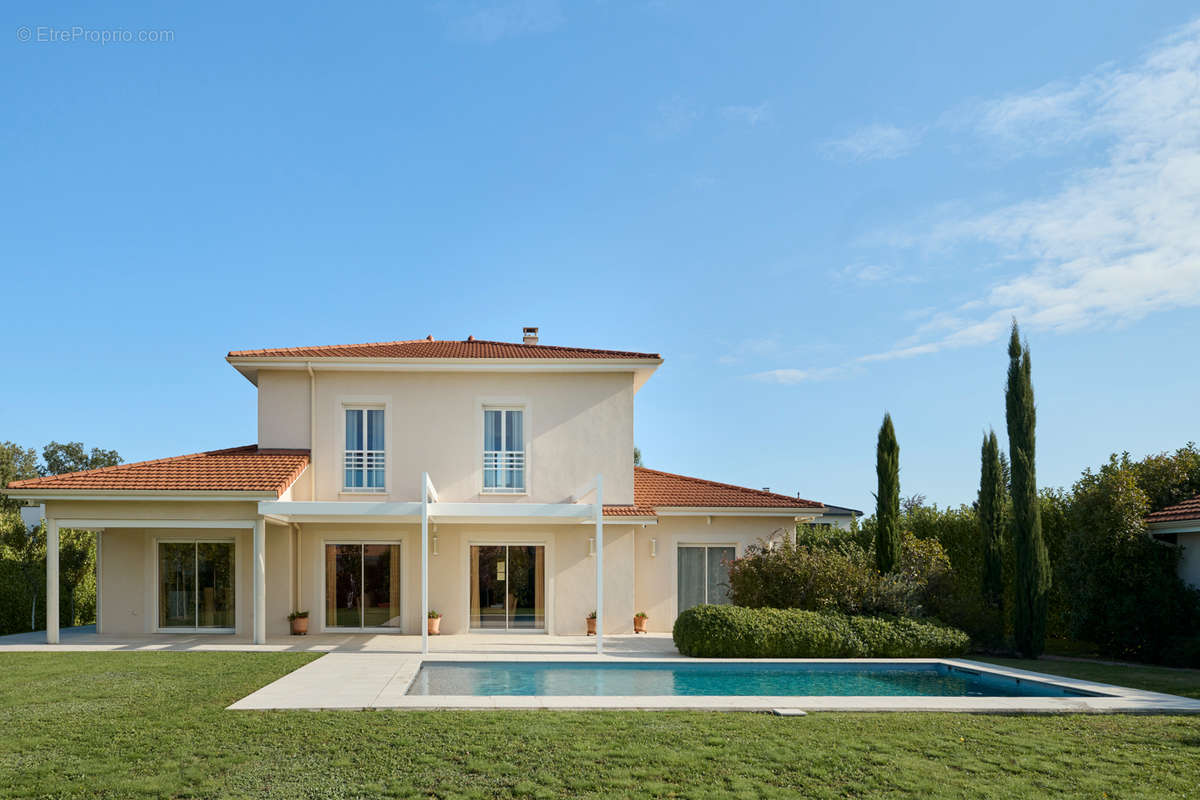 Maison à SAINT-CYR-SUR-LE-RHONE