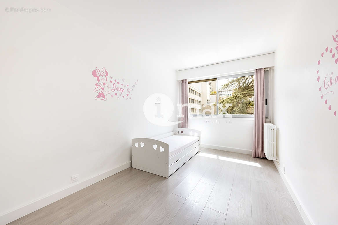 Appartement à COURBEVOIE